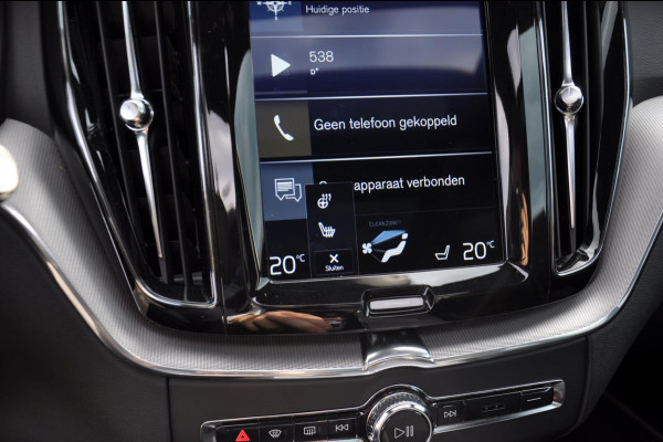 Volvo XC60 T8 390PK Automaat Recharge AWD R-Design / Adaptieve cruise control/ BLIS/ Panoramadak/ Trekhaak/ Head up display/ 360 camera/ Parkeersensoren/ Stoel en stuurwielverwarming