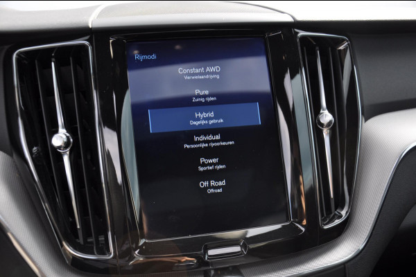 Volvo XC60 T8 390PK Automaat Recharge AWD R-Design / Adaptieve cruise control/ BLIS/ Panoramadak/ Trekhaak/ Head up display/ 360 camera/ Parkeersensoren/ Stoel en stuurwielverwarming