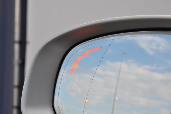 Volvo XC60 T8 390PK Automaat Recharge AWD R-Design / Adaptieve cruise control/ BLIS/ Panoramadak/ Trekhaak/ Head up display/ 360 camera/ Parkeersensoren/ Stoel en stuurwielverwarming