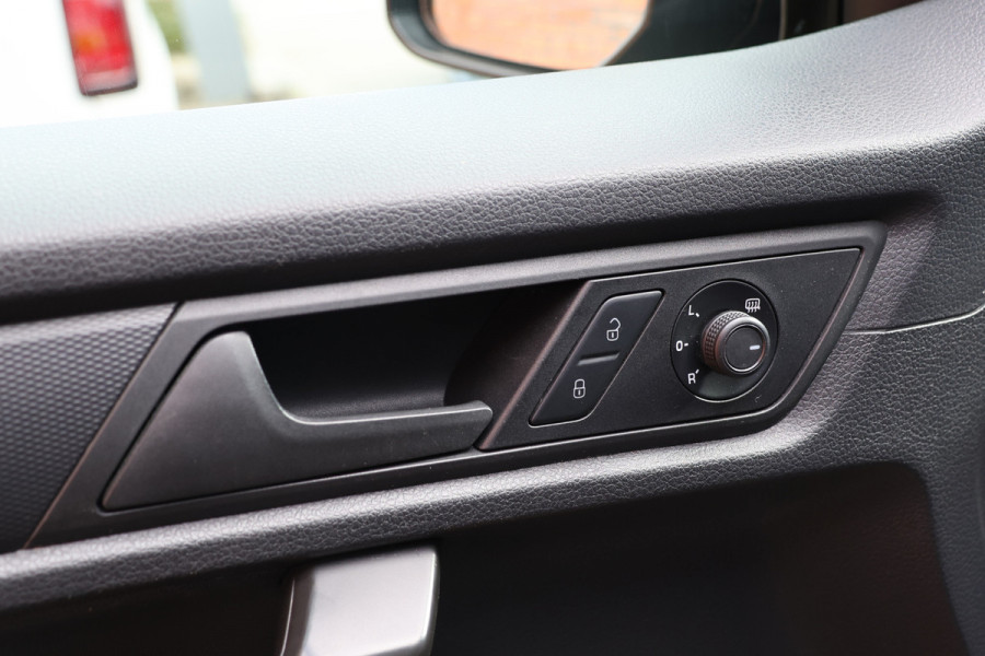 Volkswagen Caddy 2.0 TDI L2H1 185 PK Maxi Exclusive | Bi-Xenon | Navigatie | CarPlay | Trekhaak | DAB | MF Stuur | PDC | Imperiaal | Trekhaak | Sidebars | Alarm | Nieuwe APK | NAP Logisch