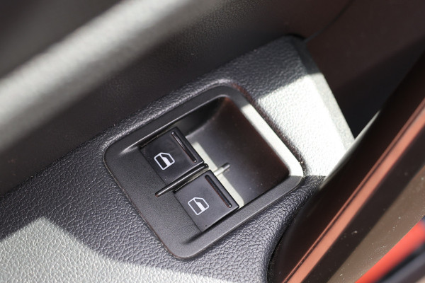 Volkswagen Caddy 2.0 TDI L2H1 185 PK Maxi Exclusive | Bi-Xenon | Navigatie | CarPlay | Trekhaak | DAB | MF Stuur | PDC | Imperiaal | Trekhaak | Sidebars | Alarm | Nieuwe APK | NAP Logisch