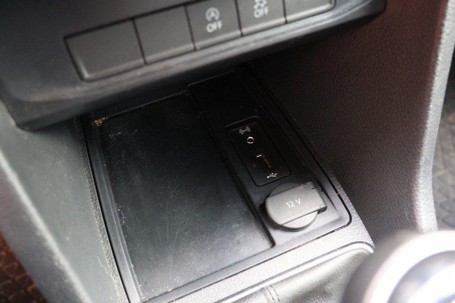 Volkswagen Caddy 2.0 TDI L2H1 185 PK Maxi Exclusive | Bi-Xenon | Navigatie | CarPlay | Trekhaak | DAB | MF Stuur | PDC | Imperiaal | Trekhaak | Sidebars | Alarm | Nieuwe APK | NAP Logisch