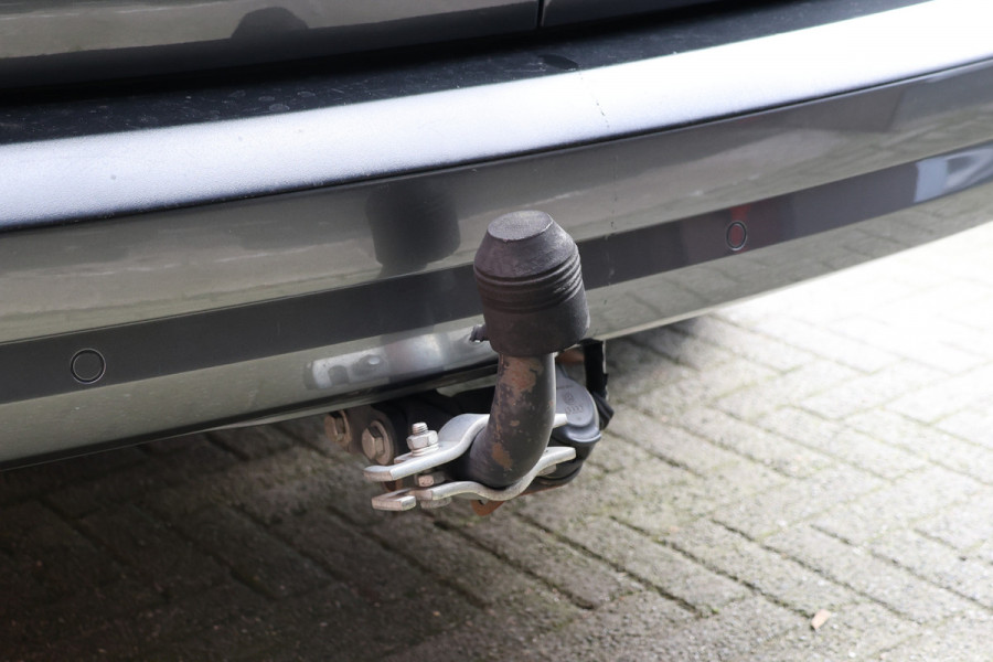 Volkswagen Caddy 2.0 TDI L2H1 185 PK Maxi Exclusive | Bi-Xenon | Navigatie | CarPlay | Trekhaak | DAB | MF Stuur | PDC | Imperiaal | Trekhaak | Sidebars | Alarm | Nieuwe APK | NAP Logisch