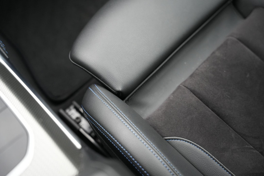 BMW 4 Serie Coupé 420i M Pakket Harman/Kardon LED Cruise Clima Alcantara Camera