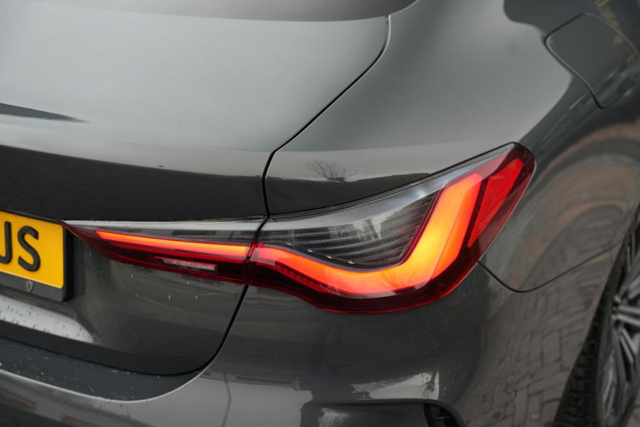 BMW 4 Serie Coupé 420i M Pakket Harman/Kardon LED Cruise Clima Alcantara Camera