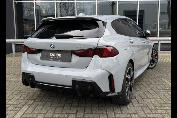 BMW 1-serie 120 M Sport Pro / Panoramadak / Head Up / Live Cockpit professional / Comforttoegang / Adaptief M-onderstel / Sportstoel / 360 Camera / Driving Assistant /