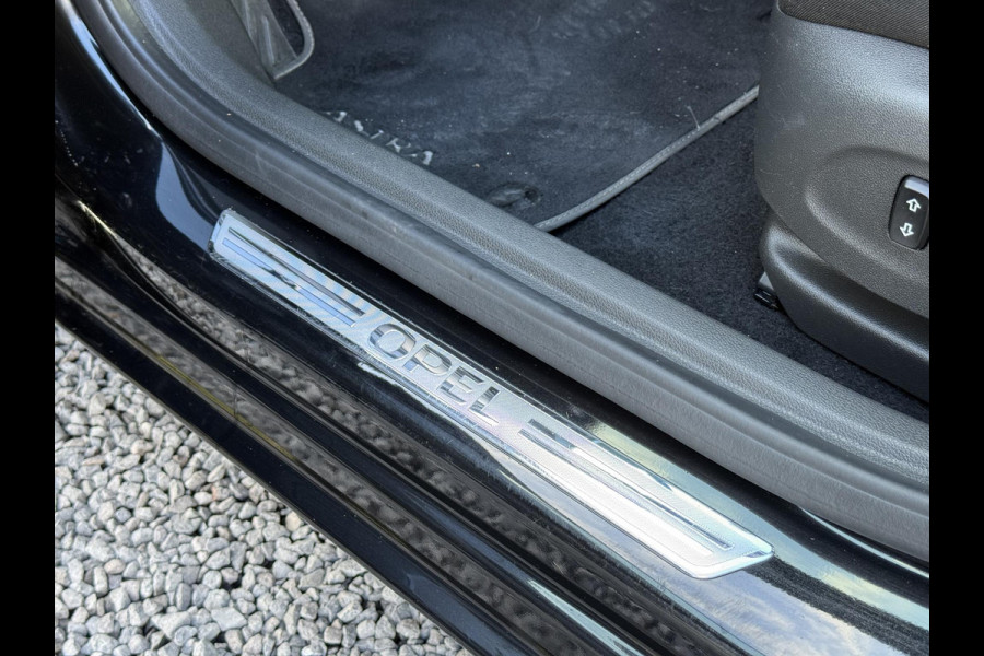 Opel Astra Sports Tourer 1.2 Ultimate 146pk,Leder-Alcantara,2e Eigenaar,6 Bak,Navi,Camera,Stoelverw-Stuurverw.Keyless,Lm velgen,Pdc V+A,Rijstrooksensor,BSD,N.A.P,Dealer Onderhouden,Apk tot 10-2026