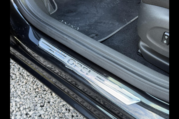 Opel Astra Sports Tourer 1.2 Ultimate 146pk,Leder-Alcantara,2e Eigenaar,6 Bak,Navi,Camera,Stoelverw-Stuurverw.Keyless,Lm velgen,Pdc V+A,Rijstrooksensor,BSD,N.A.P,Dealer Onderhouden,Apk tot 10-2026