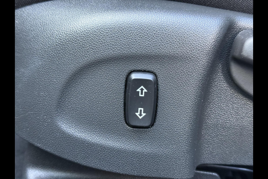 Opel Astra Sports Tourer 1.2 Ultimate 146pk,Leder-Alcantara,2e Eigenaar,6 Bak,Navi,Camera,Stoelverw-Stuurverw.Keyless,Lm velgen,Pdc V+A,Rijstrooksensor,BSD,N.A.P,Dealer Onderhouden,Apk tot 10-2026