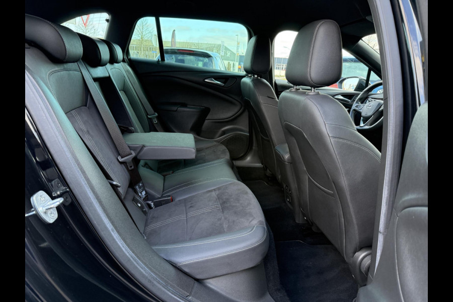 Opel Astra Sports Tourer 1.2 Ultimate 146pk,Leder-Alcantara,2e Eigenaar,6 Bak,Navi,Camera,Stoelverw-Stuurverw.Keyless,Lm velgen,Pdc V+A,Rijstrooksensor,BSD,N.A.P,Dealer Onderhouden,Apk tot 10-2026