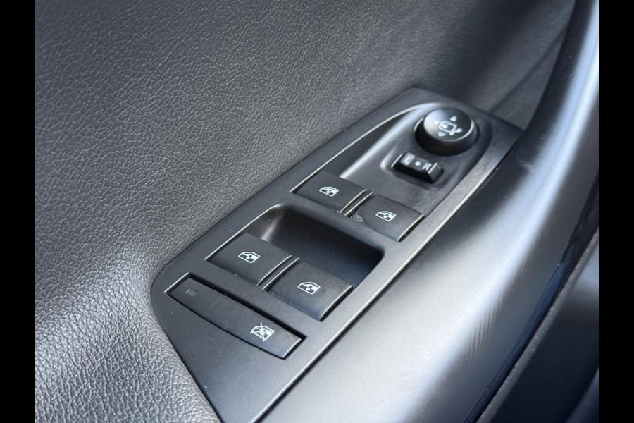 Opel Astra Sports Tourer 1.2 Ultimate 146pk,Leder-Alcantara,2e Eigenaar,6 Bak,Navi,Camera,Stoelverw-Stuurverw.Keyless,Lm velgen,Pdc V+A,Rijstrooksensor,BSD,N.A.P,Dealer Onderhouden,Apk tot 10-2026