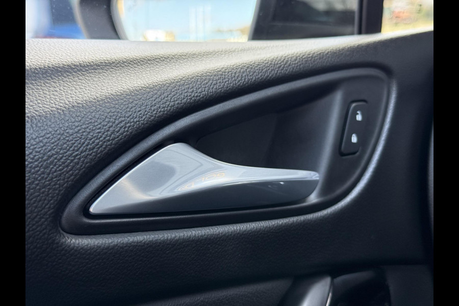 Opel Astra Sports Tourer 1.2 Ultimate 146pk,Leder-Alcantara,2e Eigenaar,6 Bak,Navi,Camera,Stoelverw-Stuurverw.Keyless,Lm velgen,Pdc V+A,Rijstrooksensor,BSD,N.A.P,Dealer Onderhouden,Apk tot 10-2026