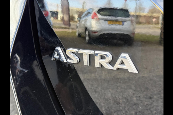 Opel Astra Sports Tourer 1.2 Ultimate 146pk,Leder-Alcantara,2e Eigenaar,6 Bak,Navi,Camera,Stoelverw-Stuurverw.Keyless,Lm velgen,Pdc V+A,Rijstrooksensor,BSD,N.A.P,Dealer Onderhouden,Apk tot 10-2026