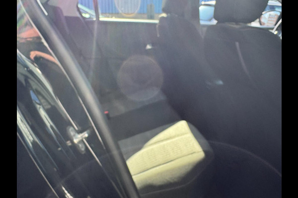 Opel Corsa 1.2 BLACK Edition - Navigatie / Apple CarPlay I Airco I PDC I Sport velgen I Dealer onderhouden