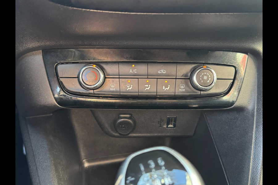 Opel Corsa 1.2 BLACK Edition - Navigatie / Apple CarPlay I Airco I PDC I Sport velgen I Dealer onderhouden