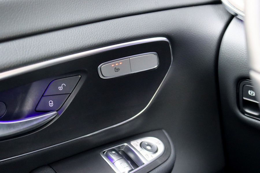 Mercedes-Benz V-Klasse 250d L2 Avantgarde | Distronic | AMG | Trekhaak | Standverwarming | Surround Camera | Elek. Schuifdeuren | Multibeam LED | Leder | Rijassistentiepakket | Verwarmd Stuurwiel |