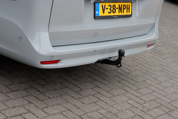 Mercedes-Benz V-Klasse 250d L2 Avantgarde | Distronic | AMG | Trekhaak | Standverwarming | Surround Camera | Elek. Schuifdeuren | Multibeam LED | Leder | Rijassistentiepakket | Verwarmd Stuurwiel |