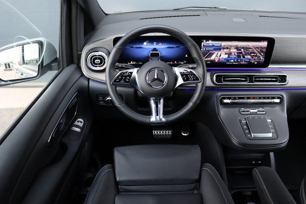 Mercedes-Benz V-Klasse 250d L2 Avantgarde | Distronic | AMG | Trekhaak | Standverwarming | Surround Camera | Elek. Schuifdeuren | Multibeam LED | Leder | Rijassistentiepakket | Verwarmd Stuurwiel |