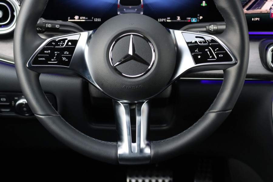Mercedes-Benz V-Klasse 250d L2 Avantgarde | Distronic | AMG | Trekhaak | Standverwarming | Surround Camera | Elek. Schuifdeuren | Multibeam LED | Leder | Rijassistentiepakket | Verwarmd Stuurwiel |