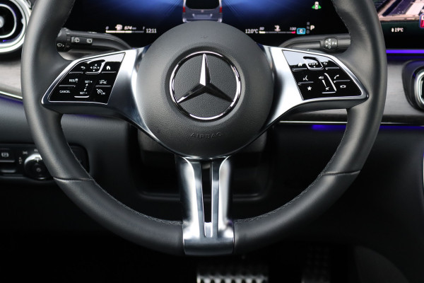 Mercedes-Benz V-Klasse 250d L2 Avantgarde | Distronic | AMG | Trekhaak | Standverwarming | Surround Camera | Elek. Schuifdeuren | Multibeam LED | Leder | Rijassistentiepakket | Verwarmd Stuurwiel |