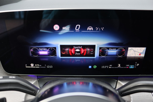 Mercedes-Benz V-Klasse 250d L2 Avantgarde | Distronic | AMG | Trekhaak | Standverwarming | Surround Camera | Elek. Schuifdeuren | Multibeam LED | Leder | Rijassistentiepakket | Verwarmd Stuurwiel |