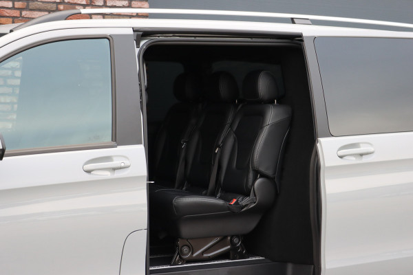 Mercedes-Benz V-Klasse 250d L2 Avantgarde | Distronic | AMG | Trekhaak | Standverwarming | Surround Camera | Elek. Schuifdeuren | Multibeam LED | Leder | Rijassistentiepakket | Verwarmd Stuurwiel |