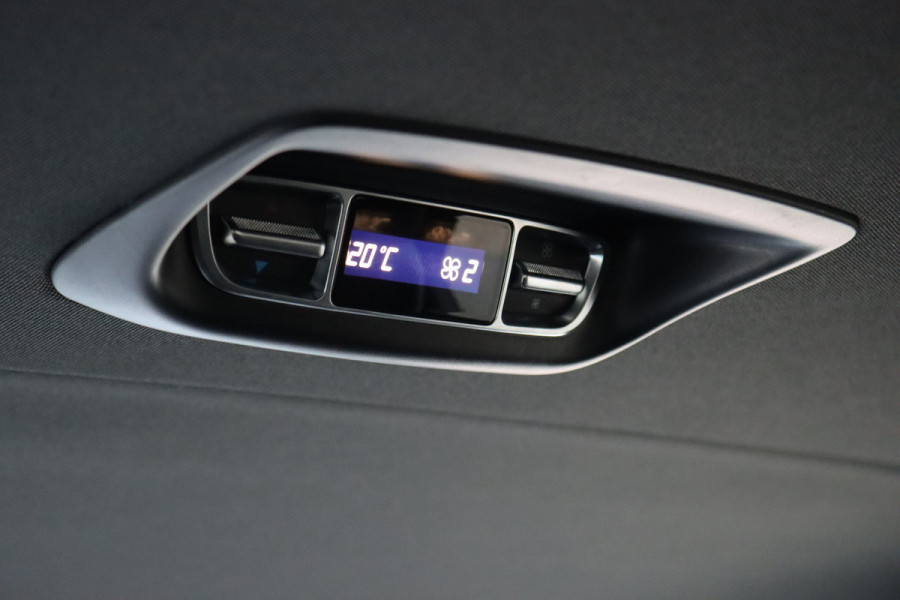 Mercedes-Benz V-Klasse 250d L2 Avantgarde | Distronic | AMG | Trekhaak | Standverwarming | Surround Camera | Elek. Schuifdeuren | Multibeam LED | Leder | Rijassistentiepakket | Verwarmd Stuurwiel |