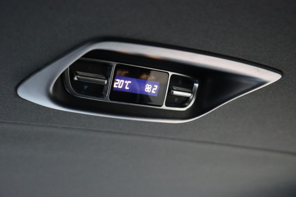 Mercedes-Benz V-Klasse 250d L2 Avantgarde | Distronic | AMG | Trekhaak | Standverwarming | Surround Camera | Elek. Schuifdeuren | Multibeam LED | Leder | Rijassistentiepakket | Verwarmd Stuurwiel |