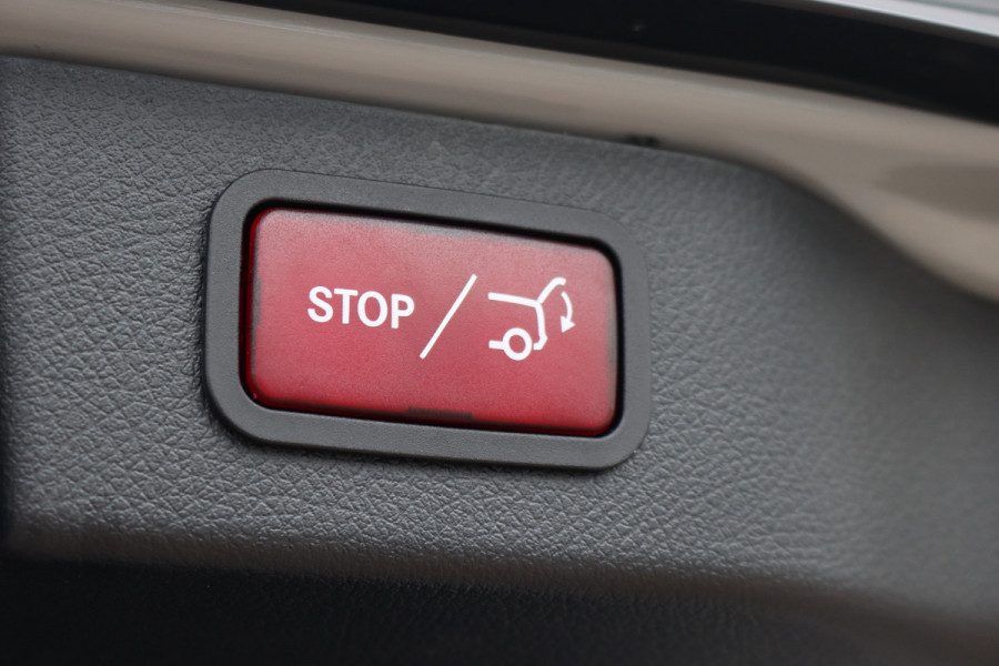 Mercedes-Benz V-Klasse 250d L2 Avantgarde | Distronic | AMG | Trekhaak | Standverwarming | Surround Camera | Elek. Schuifdeuren | Multibeam LED | Leder | Rijassistentiepakket | Verwarmd Stuurwiel |