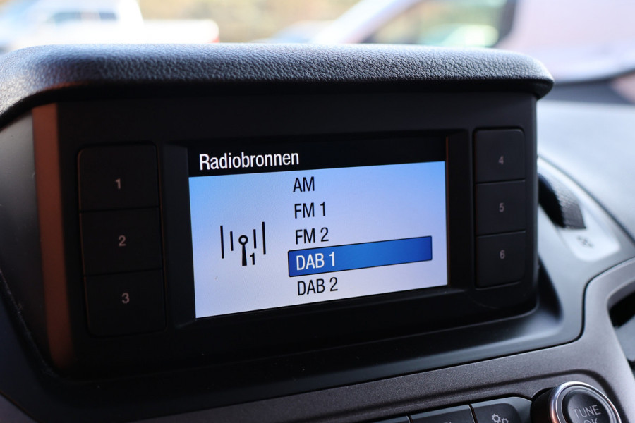 Ford Transit Connect 1.5 EcoBlue 120 PK L2 AUT | ACC | BLIS | Sortimo betimmering | Bi-Xenon | Stoelverwarming | Camera | Trekhaak | Elek. spiegels | 3-Zitter | Nieuwe APK | Dealer onderhouden