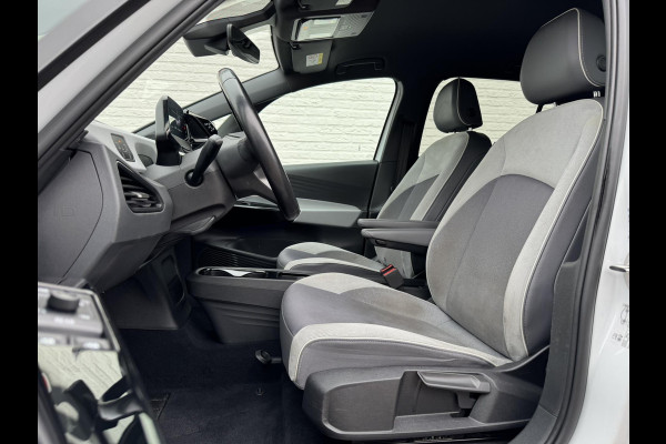 Volkswagen ID.3 First Plus 58 kWh Adaptive cruise Climate Stuur-/stoelverwarming Navi Apple / Android DAB
