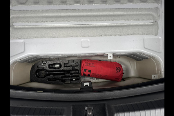 Volkswagen ID.3 First Plus 58 kWh Adaptive cruise Climate Stuur-/stoelverwarming Navi Apple / Android DAB