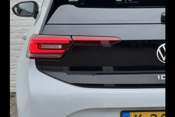Volkswagen ID.3 First Plus 58 kWh Adaptive cruise Climate Stuur-/stoelverwarming Navi Apple / Android DAB