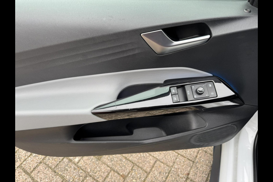 Volkswagen ID.3 First Plus 58 kWh Adaptive cruise Climate Stuur-/stoelverwarming Navi Apple / Android DAB