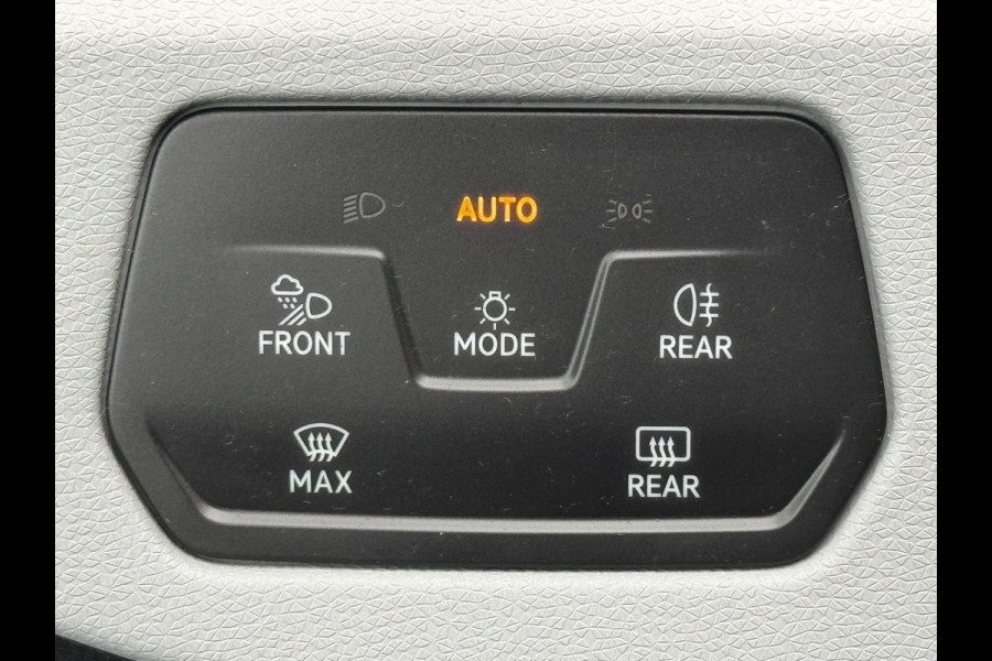 Volkswagen ID.3 First Plus 58 kWh Adaptive cruise Climate Stuur-/stoelverwarming Navi Apple / Android DAB