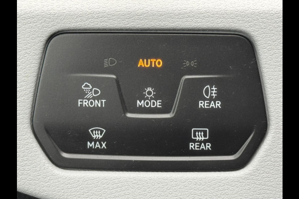 Volkswagen ID.3 First Plus 58 kWh Adaptive cruise Climate Stuur-/stoelverwarming Navi Apple / Android DAB