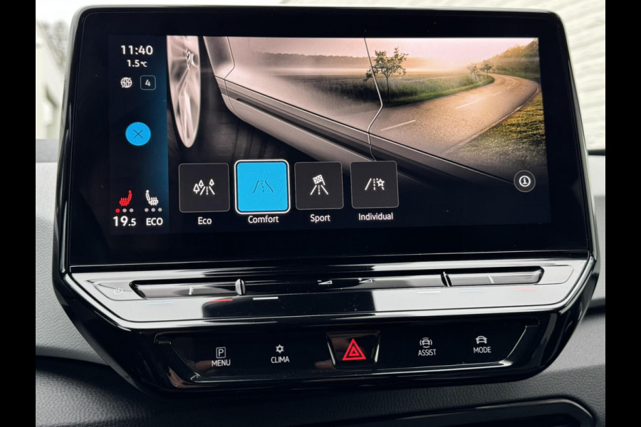 Volkswagen ID.3 First Plus 58 kWh Adaptive cruise Climate Stuur-/stoelverwarming Navi Apple / Android DAB