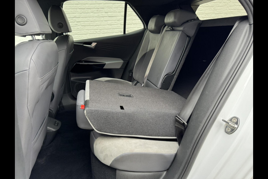 Volkswagen ID.3 First Plus 58 kWh Adaptive cruise Climate Stuur-/stoelverwarming Navi Apple / Android DAB
