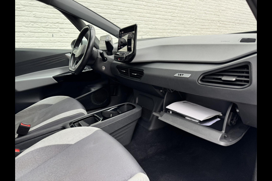 Volkswagen ID.3 First Plus 58 kWh Adaptive cruise Climate Stuur-/stoelverwarming Navi Apple / Android DAB