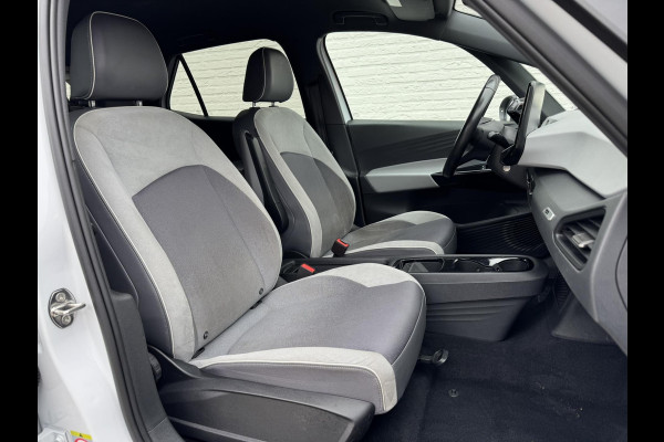 Volkswagen ID.3 First Plus 58 kWh Adaptive cruise Climate Stuur-/stoelverwarming Navi Apple / Android DAB