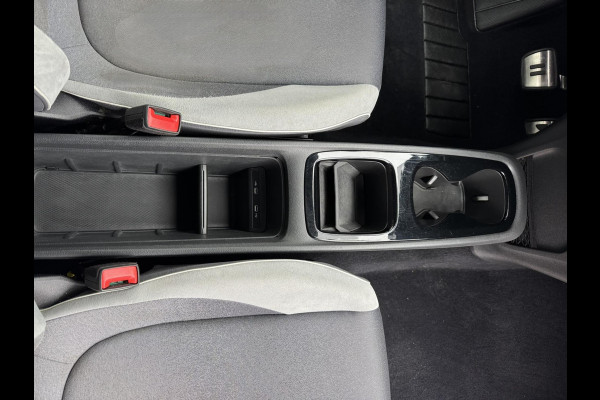 Volkswagen ID.3 First Plus 58 kWh Adaptive cruise Climate Stuur-/stoelverwarming Navi Apple / Android DAB