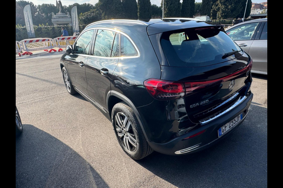 Mercedes-Benz EQA 250 Sport 67 kWh Advanced  Pakket, Premium pakket, rij-assistentie pakket Wordt verwacht begin maart