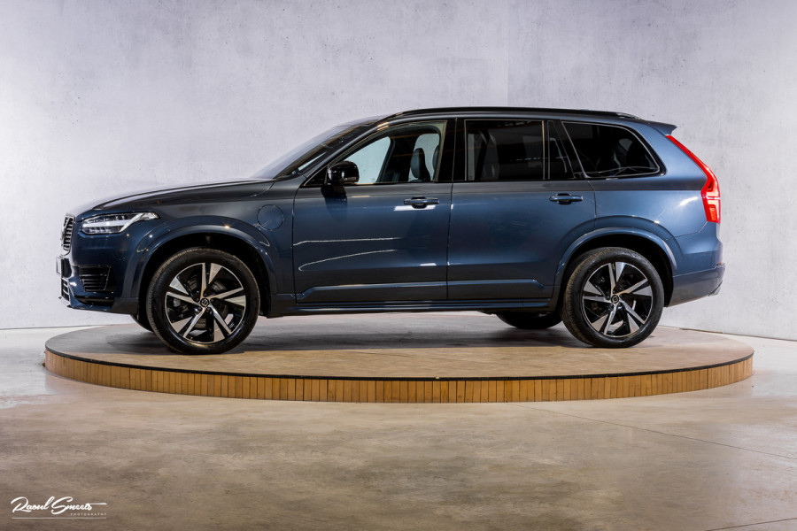 Volvo XC90 2.0 T8 Recharge AWD R-Design | Panorama dak | Zwenkbare trekhaak | Harman Kardon | Adaptieve cruise | Memory |
