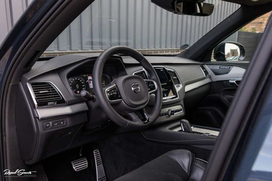 Volvo XC90 2.0 T8 Recharge AWD R-Design | Panorama dak | Zwenkbare trekhaak | Harman Kardon | Adaptieve cruise | Memory |