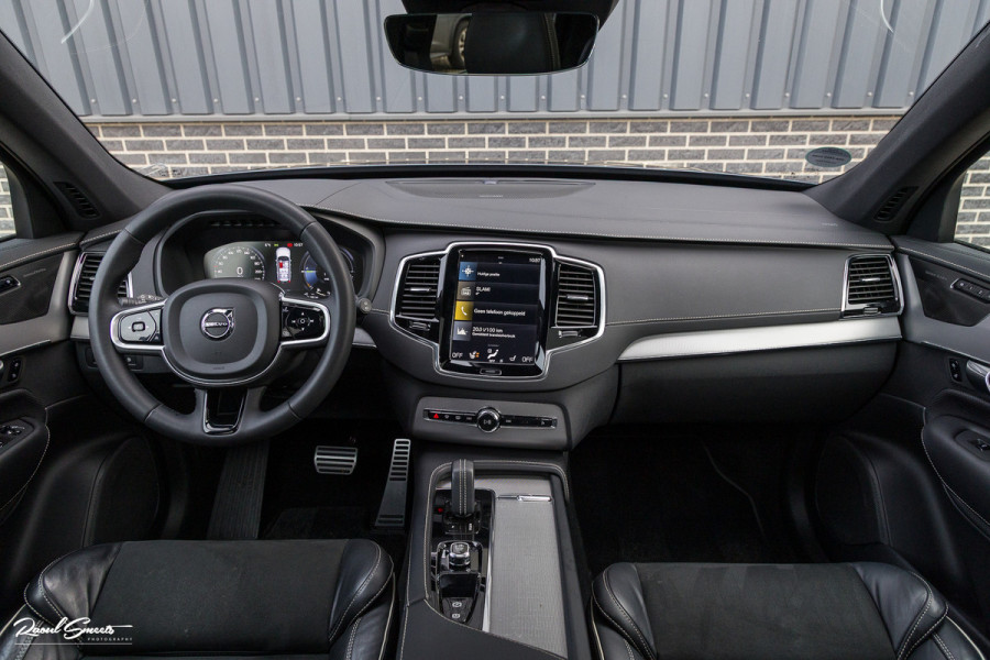 Volvo XC90 2.0 T8 Recharge AWD R-Design | Panorama dak | Zwenkbare trekhaak | Harman Kardon | Adaptieve cruise | Memory |