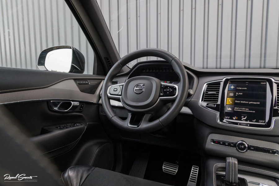 Volvo XC90 2.0 T8 Recharge AWD R-Design | Panorama dak | Zwenkbare trekhaak | Harman Kardon | Adaptieve cruise | Memory |