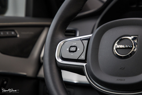 Volvo XC90 2.0 T8 Recharge AWD R-Design | Panorama dak | Zwenkbare trekhaak | Harman Kardon | Adaptieve cruise | Memory |