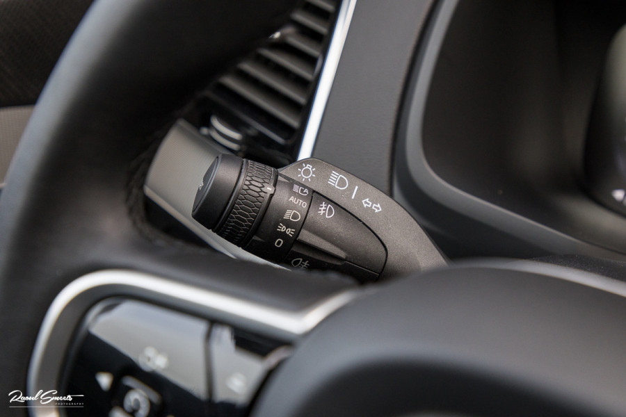 Volvo XC90 2.0 T8 Recharge AWD R-Design | Panorama dak | Zwenkbare trekhaak | Harman Kardon | Adaptieve cruise | Memory |