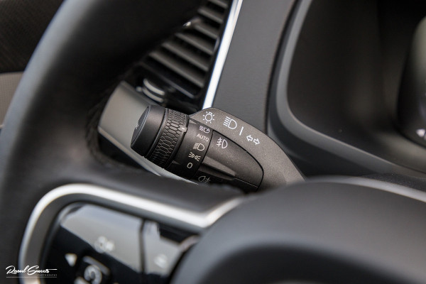Volvo XC90 2.0 T8 Recharge AWD R-Design | Panorama dak | Zwenkbare trekhaak | Harman Kardon | Adaptieve cruise | Memory |