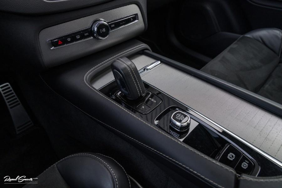 Volvo XC90 2.0 T8 Recharge AWD R-Design | Panorama dak | Zwenkbare trekhaak | Harman Kardon | Adaptieve cruise | Memory |